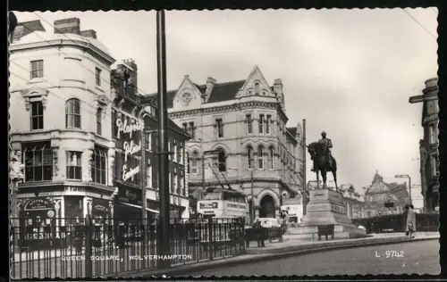 AK Wolverhampton, Queen Square