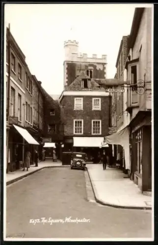 AK Winchester, The Square