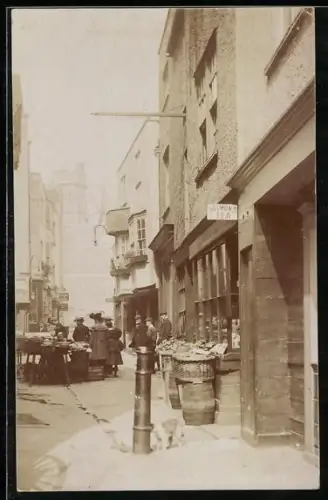 AK Windsor, Market Scene