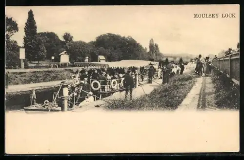 AK Moulsey Lock, Uferpartie