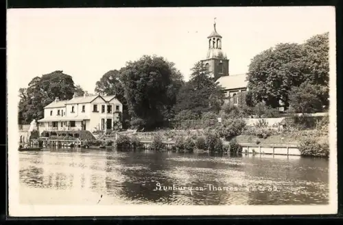 AK Sundbury-on-Thames, Panorama mit Kirche