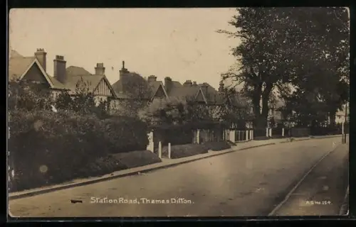 AK Thames Ditton, Station Road