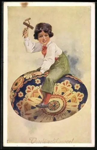 AK Kind sitzt auf einem bunt bemalten Osterei