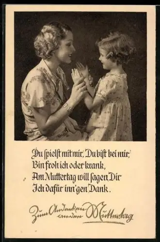 AK Herzliches Gedenken zum Muttertag, Mutter spielt mit ihrer Tochter