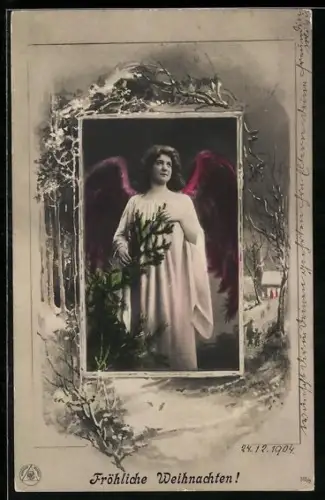 AK Weihnachtsengel neben einer Tanne, verschneiter Ort im Passepartout