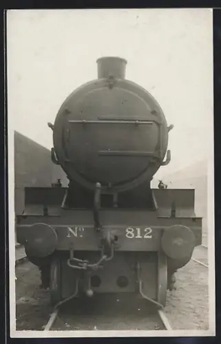 AK Britische Lokomotive Nr. 812 in Frontalansicht, englische Eisenbahn