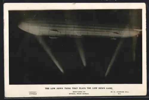 AK Zeppelin wird von Scheinwerfern angestrahlt