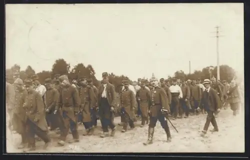 AK Gruppe französischer Kriegsgefangener