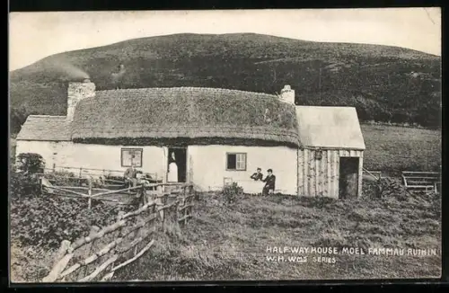 AK Moel Famau, Half-Way House