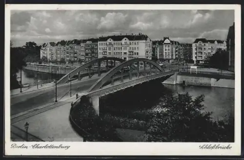 AK Berlin-Charlottenburg, Schlossbrücke mit Strassenbahn