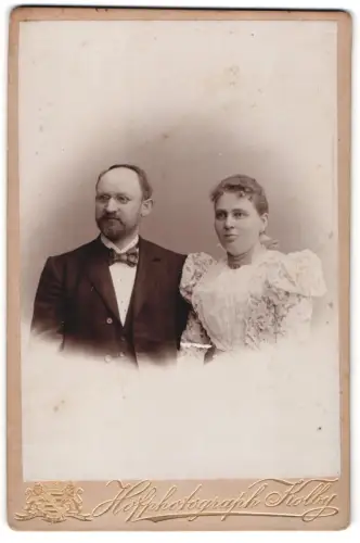 Fotografie J. F. Kolby, Plauen, Reichsstrasse, Paarportrait von Richard und seiner Frau