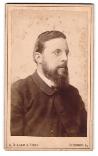 Fotografie A. Dilger & Sohn, Freiburg, Rheinstrasse 30, Porträt eines Mannes mit Bart