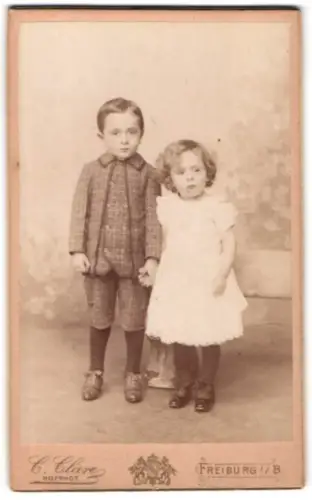 Fotografie C. Clare, Freiburg i. Br., Zwei Kinder in eleganter Kleidung