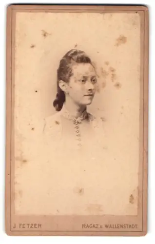 Fotografie J. Fetzer, Ragaz, neben der Badhalle, Portrait einer jungen Frau