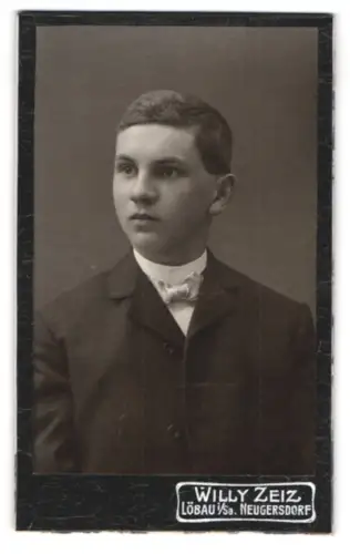 Fotografie Willy Zeiz, Löbau i. Sa., Porträt eines jungen Mannes