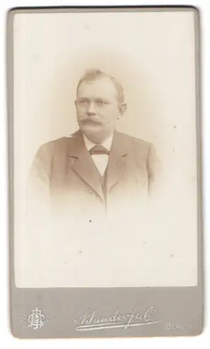 Fotografie A. Jandorf & Co., Berlin, Belle-Alliance-Str. 1, Porträt eines Mannes