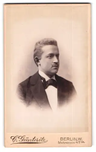 Fotografie C. Günteritz, Berlin, Mohrenstrasse 47, Porträt eines eleganten Herrn