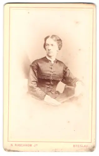 Fotografie N. Raschkow Jr., Breslau, Schweidnitzer Stadtgraben 9, Portrait einer Frau