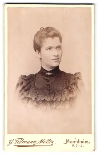 Fotografie G. Tillmann-Matter, Mannheim, Heidelbergerstr. 19, Porträt einer Dame