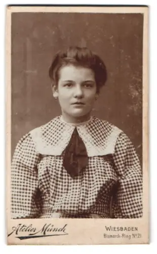 Fotografie Atelier Münch, Wiesbaden, Bismarck-Ring 21, Porträt einer jungen Frau