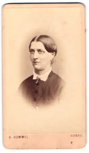 Fotografie A. Hommel, Hanau, Altgasse 5, Porträt einer Dame