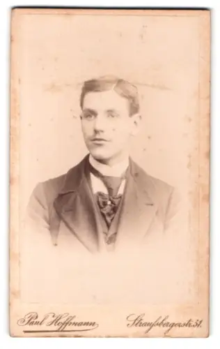 Fotografie Paul Hoffmann, Berlin, Straussbergerstr. 51, Porträt eines jungen Mannes