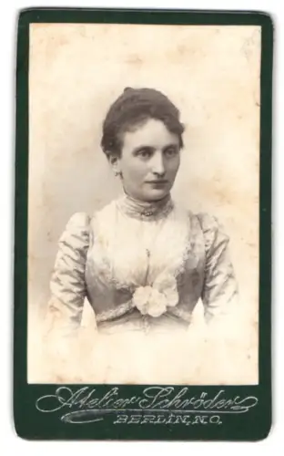 Fotografie Atelier Schröder, Berlin, Porträt einer eleganten Dame