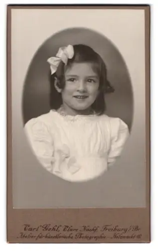 Fotografie Carl Gehl, Freiburg i/Br., Holzmarkt 10, Porträt eines jungen Mädchens