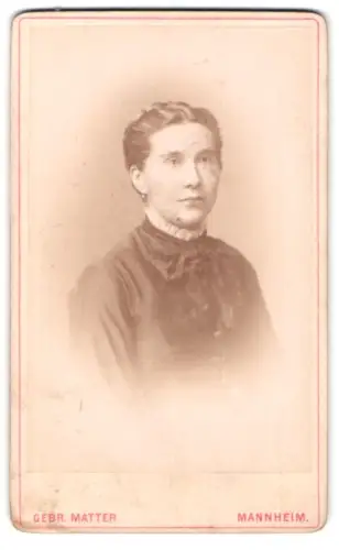 Fotografie Gebr. Matter, Mannheim, Heidelbergerstrasse, Porträt einer Dame