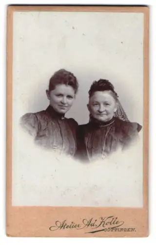 Fotografie Ad. Kolle, Göttingen, Prinzenstrasse 18, Zwei Damen in eleganter Kleidung