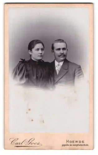 Fotografie Carl Goos, Hoerde, gegenüber der evangelischen Kirche, Paarporträt