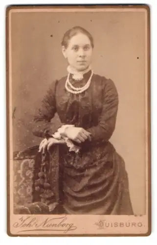 Fotografie Joh. Nienborg, Duisburg, Königstrasse 4, Porträt einer Dame