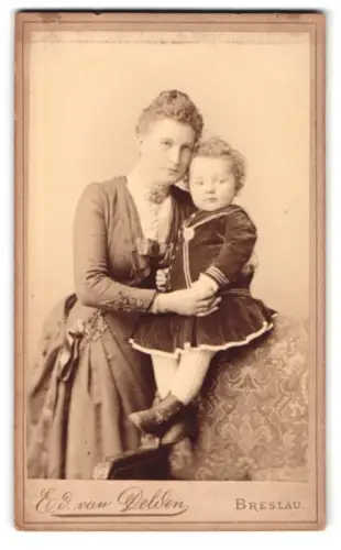 Fotografie Ed. van Delden, Breslau, Gartenstrasse 15a, Mutter mit Kind
