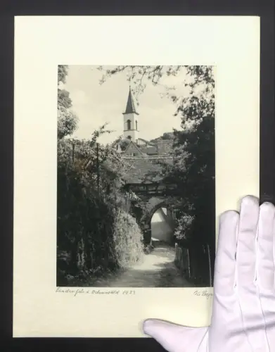 Fotografie W. Seeger, Ansicht Lindenfels i. Odw., Gasse mit Blick auf den Kirchturm