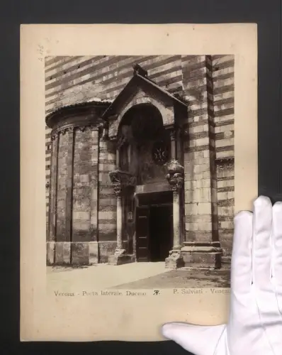 Fotografie P. Salviati, Venezia, Ansicht Verona, Porta laterale Duomo