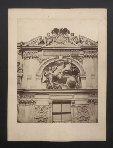 Fotografie Josef Baumeister, Ansicht Paris, der Louvre, Detailansicht der Fasade, Grossformat 24 x 32cm