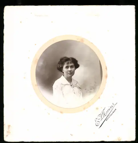 Fotografie E. Morins, Montauban, junge Frau im weisser Bluse