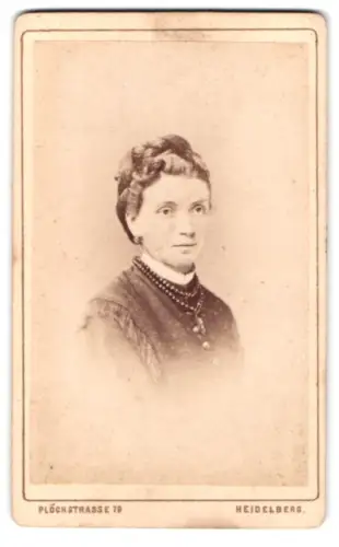 Fotografie Eduard Schultze, Heidelberg, Plöckstrasse 79, Porträt einer Frau