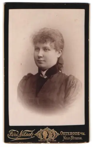 Fotografie Ferd. Nitsch, Osterode am Harz, Neue Strasse, Porträt einer Frau