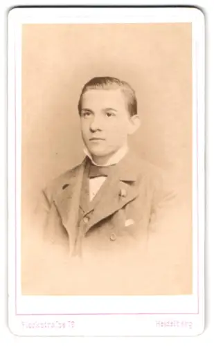 Fotografie Eduard Schultze, Heidelberg, Plöckstrasse 79, Porträt eines jungen Mannes