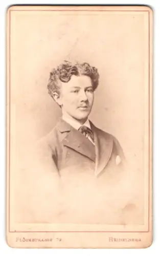 Fotografie Eduard Schultze, Heidelberg, Plöckstrasse 79, Porträt eines jungen Mannes