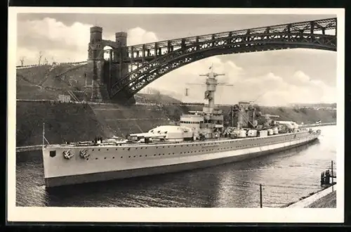 AK Kriegsmarine, Panzerschiff Deutschland im Kaiser-Wilhelm-Kanal unter der Levensauer Hochbrücke