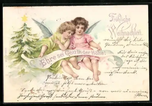 AK Kleine Weihnachtsengel vor einem Tannenbaum im Schnee