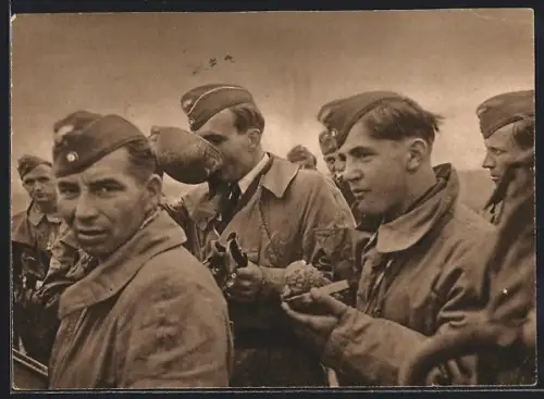 AK Stehfrühstück auf dem Feldflughafen, Soldaten der Luftwaffe