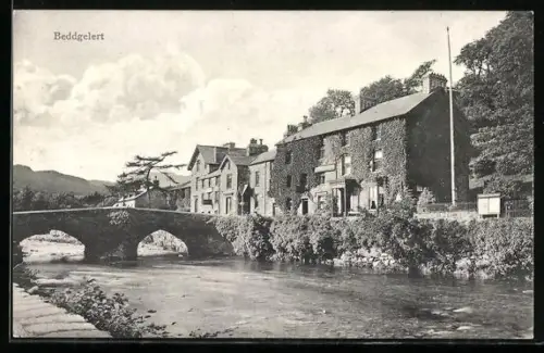 AK Beddgelert, Panorama mit Brücke