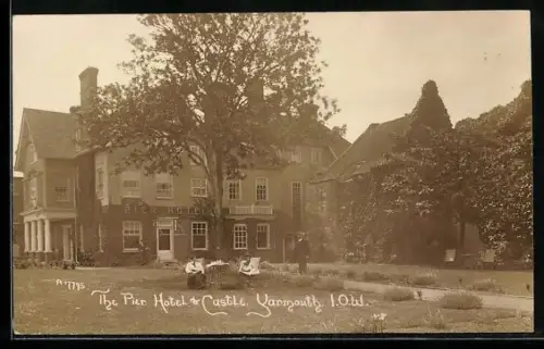 AK Yarmouth, The Pier Hotel & Castle