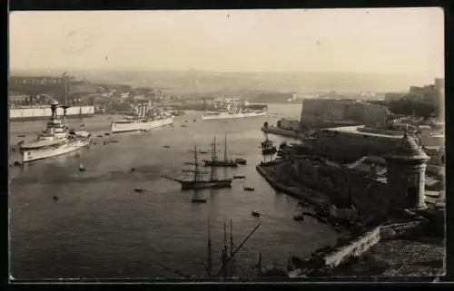 AK Malta, Panorama with ships