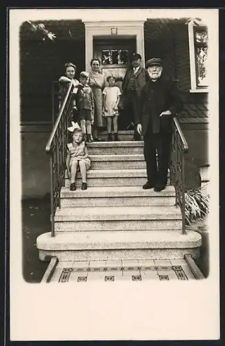 Foto-AK Siegen, Gruppenfoto auf einer Treppe