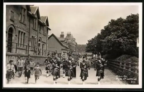AK Kyle of Lochalsh, Street view with orchestra