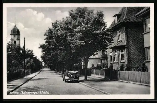 AK Soltau /Lüneburger Heide, Strassenansicht mit Kirche und Wohnhäusern